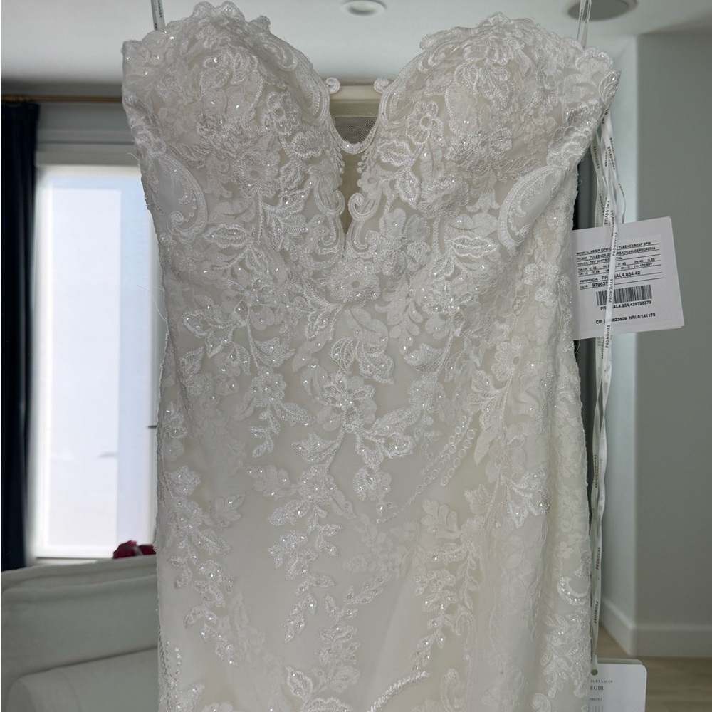 Pronovias Wedding Dress with Veil and Tulle shirt cover. New-tags attached. - Picture 5 of 15